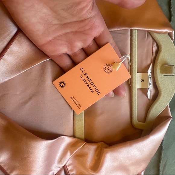 2 piece sleepwear silk set. In a pet free, smoke free home. Perfect condition. - Picture 6 of 7